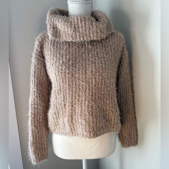 Premise Sweaters - Premise Fuzzy Cropped Turtleneck Sweater – Size S | Beige